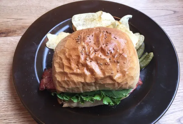 アボカドとベーコンのターキッシュサンド