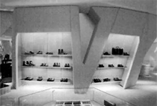 TOD’S店内への広がり