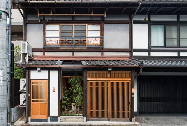 外見とはうって変っての素敵な家屋！