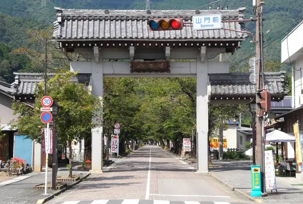 参道はここから始まる