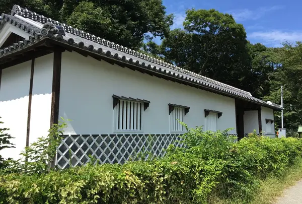 旧母里太兵衛邸長屋門