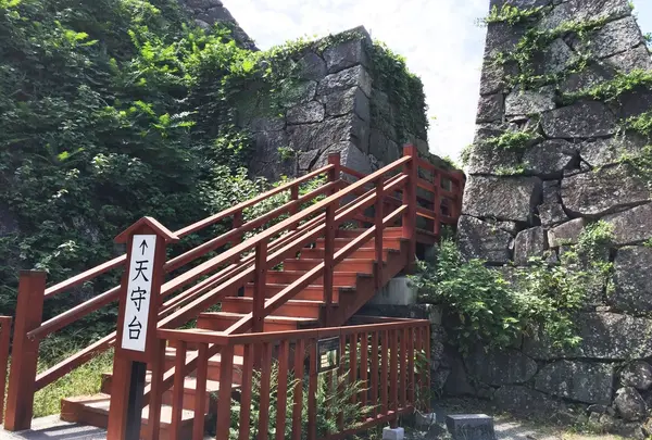 鉄御門跡（くろがねごもん）