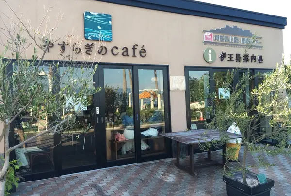 フェリー乗り場のカフェ