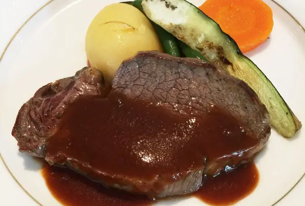 国産牛のステーキ