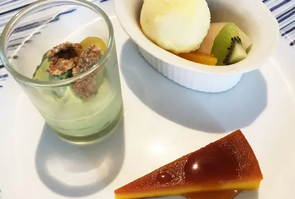 デザートの盛り合わせ