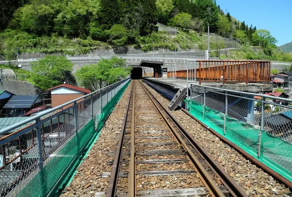 トンネルの中は気温低っ