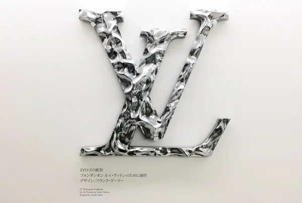 ゲーリーによるLVロゴ