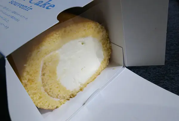 はちみつロールケーキ