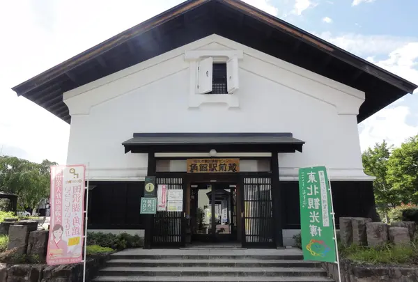 「駅前蔵」と言うだけあって、佇まいは蔵です。