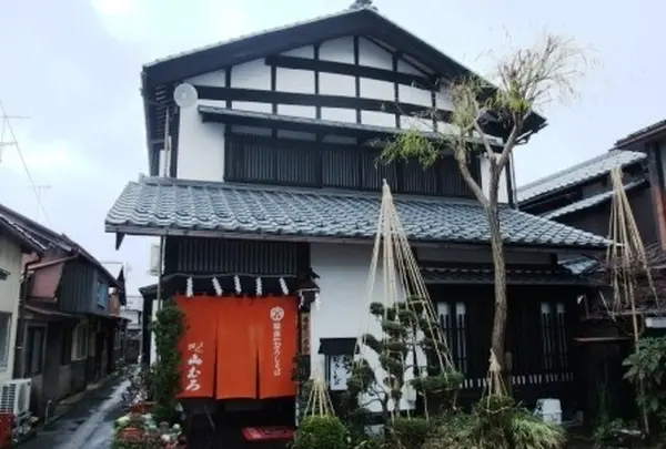 お店の前に専用駐車場もあり、とっても便利♪