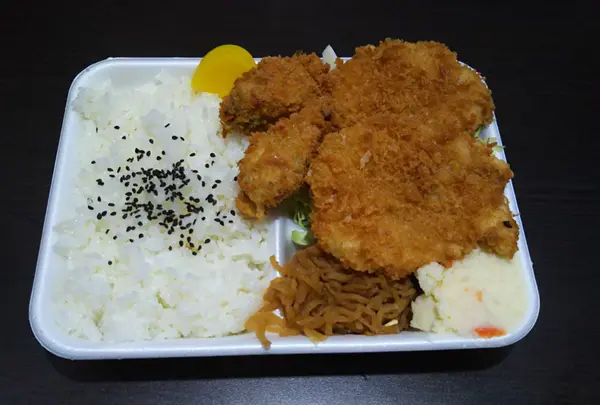 冬季限定　カキ・チキン弁当