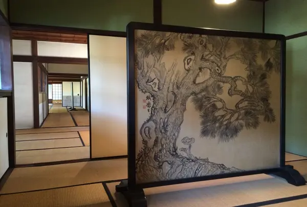 奥まで部屋が5つも！