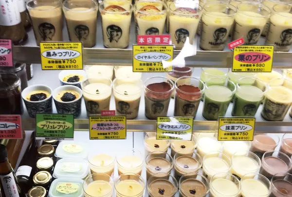 色々並んだショーケース 1