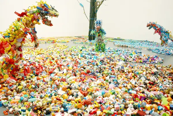 藤浩志さんのプロジェクト「かえっこ」の展示が行われています！
