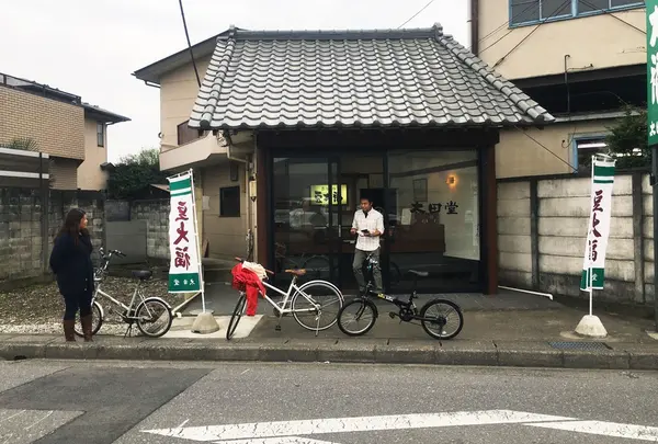 お店はこじんまりと。