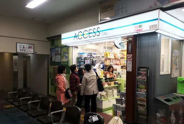 ホームに入らなくても買い物出来ます。