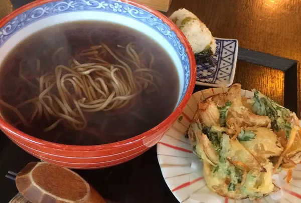 ランチはお蕎麦がメイン