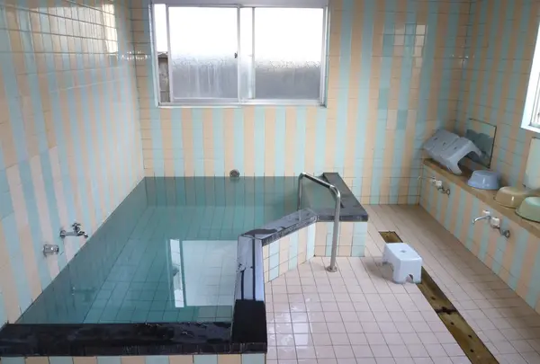掛け流しのクリアなお湯