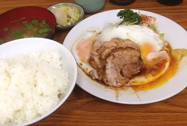 チャーシューエッグ定食 ¥1300