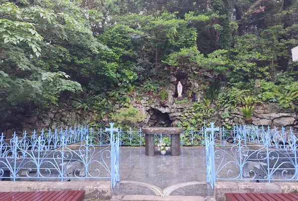 井持浦教会ルルド⛪①