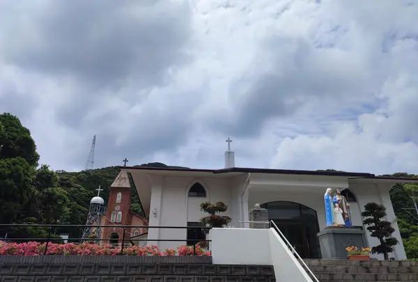 新しい鯛ノ浦教会の裏にひっそりと