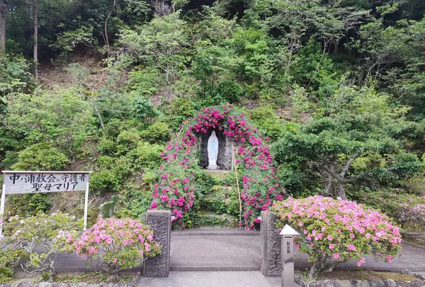 花たくさんのルルド