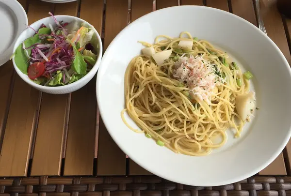 ズワイガニとカブ アンチョビのパスタ