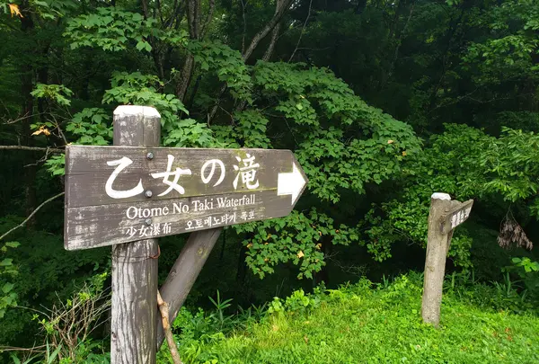 ちょっと階段降りる