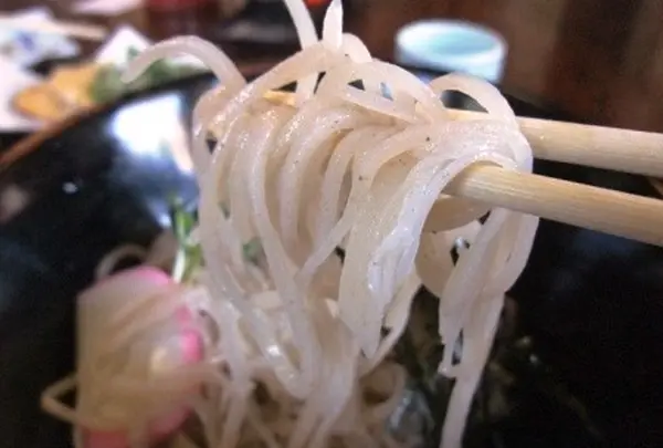 真っ白な更科系のお蕎麦が美味いっ！