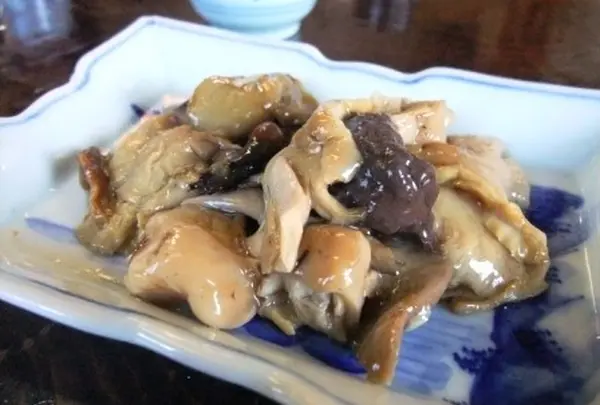 地元でとれた山菜がまた美味いっ！