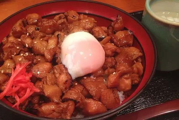 ぼんじり丼(温玉のせ) ¥850