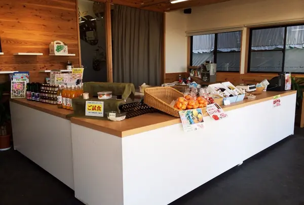 店内には
