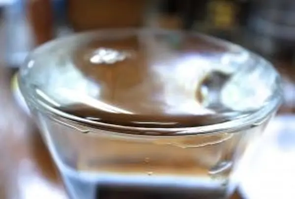日本酒はなみなみ注いでくれます。