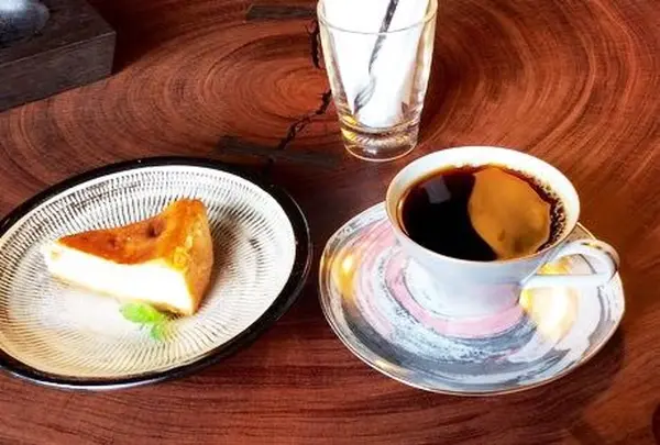 自家製ケーキと美味しいこだわり珈琲