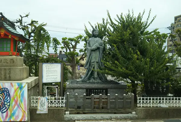 菅公母子像