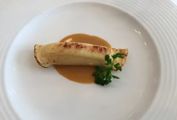 ズワイガニのクレープ包み焼き