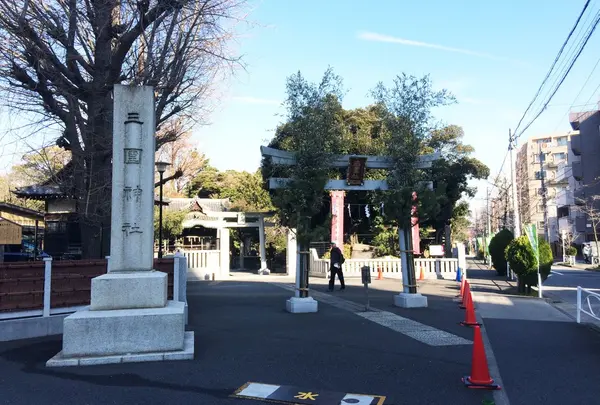 立派な碑があるので