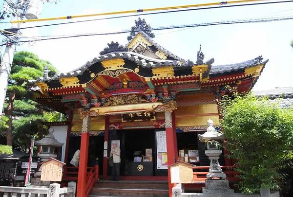 脇の寺院もお見逃しなく