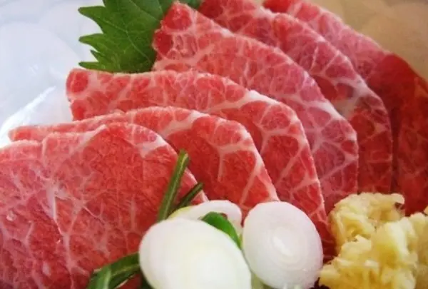 もちろんここでも馬刺しを