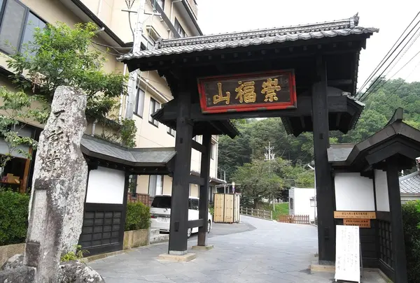 ここから参道スタート