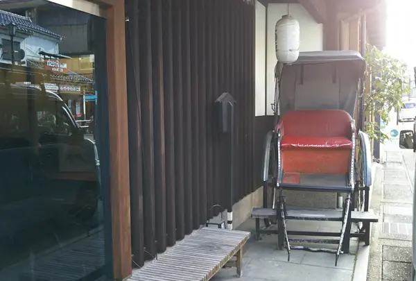 旅館前