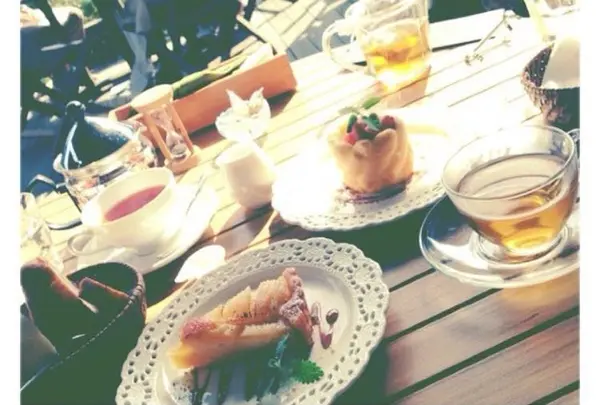 テラス席でイングリッシュガーデンを眺めながらのbreakfirstが最高♡