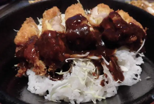 おかやまデミカツ丼