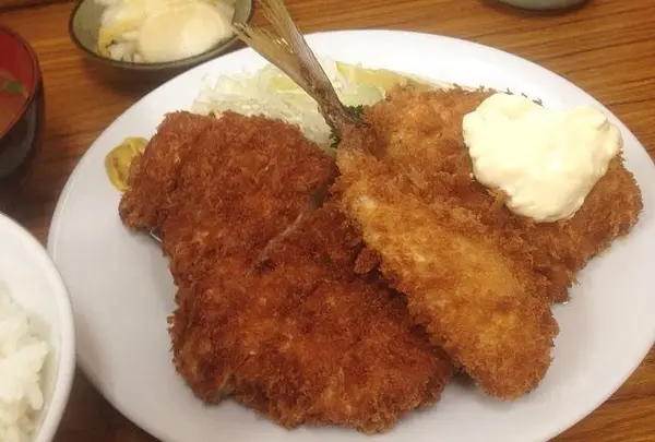 とんかつ定食(アジフライ+) ¥1700