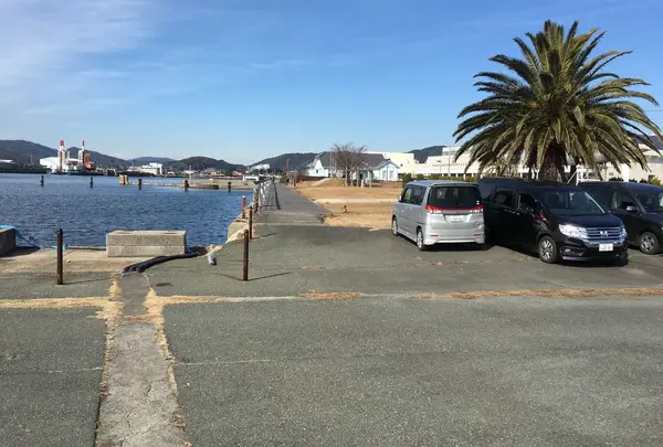 ウッドデッキを通って