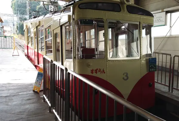 お子ちゃまに人気の可愛い車体に乗れます！