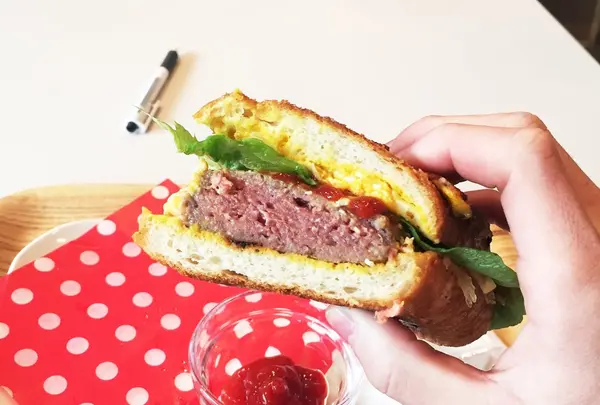 石巻産鹿とイノシシのハンバーグ