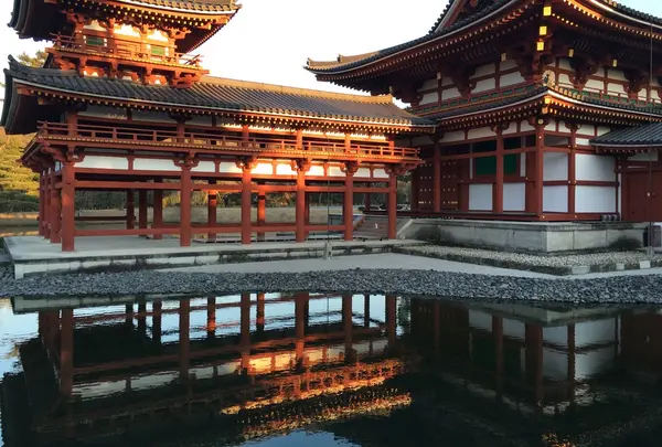 池にうつる平等院