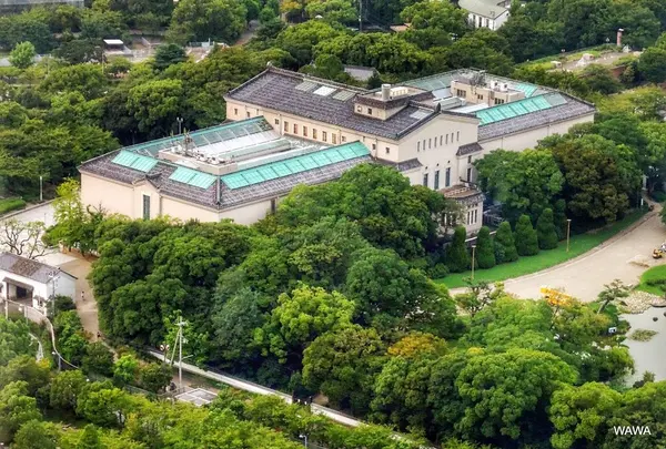 天王寺公園内の大阪市立美術館