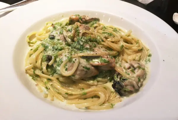牡蠣と生青海苔のパスタ